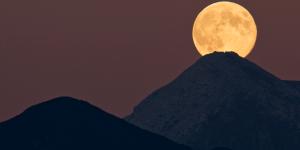 12 Mind-Blowing Moon Facts