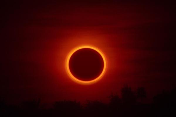 Types of Eclipse - Solar and Lunar Eclipses - Annular solar eclipse