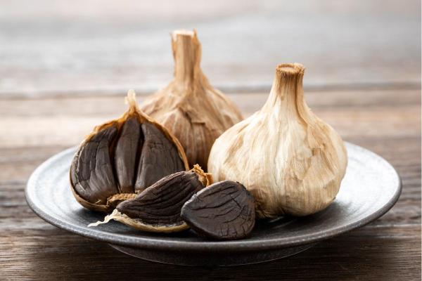 How to Lower Your Cholesterol Naturally - Black garlic
