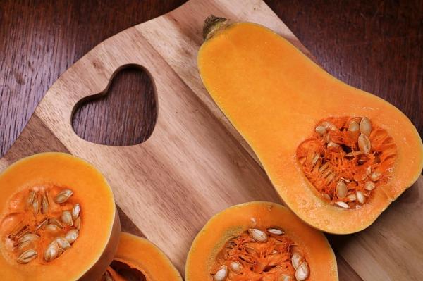 Types of Pumpkins - Big and Small - Butternut squash (Cucurbita moschata)