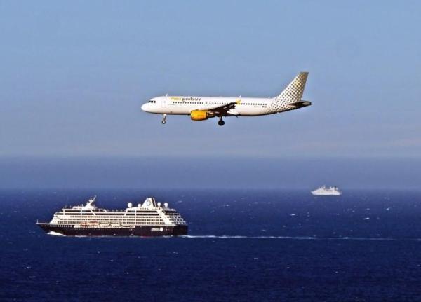 How Much Pollution Do Airplanes Produce? - Do ferries pollute more than planes?