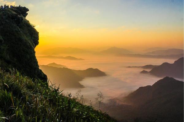 What Is a Sea of Clouds and How Does It Form? - Examples of sea of clouds around the world