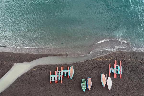 Top Black Sand Beaches Around the World - Playa Grande de Pucón, Chile