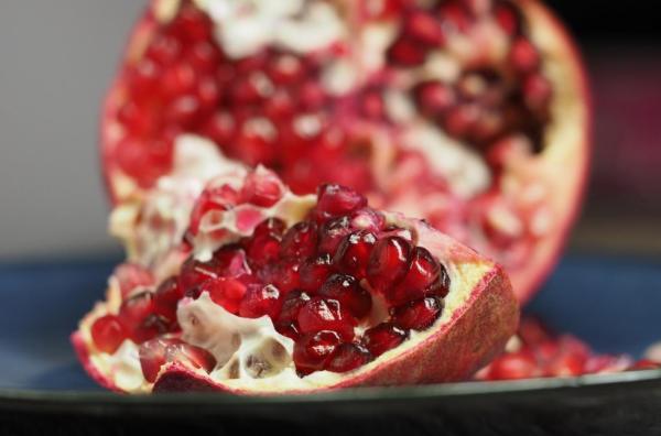 Types of Autumn Fruit - Fall Fruits - Pomegranate