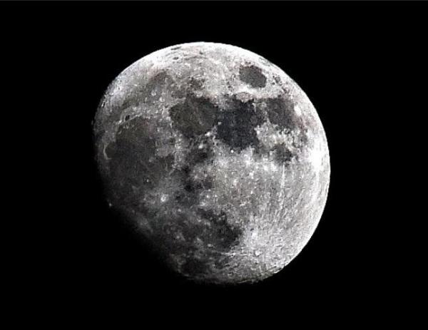 Why Are There Craters on the Surface of the Moon? - The composition of the Moon's surface