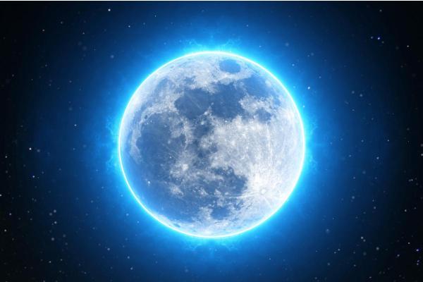 12 Mind-Blowing Moon Facts - The Moon always shows the same side to Earth