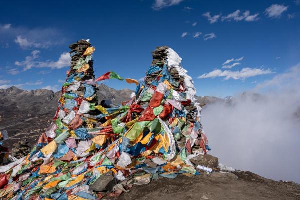 Trash on Mount Everest? - Causes and Consequences
