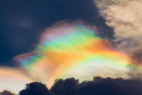 How Iridescent Clouds Form Their Rainbow Colors - What are iridescent clouds?