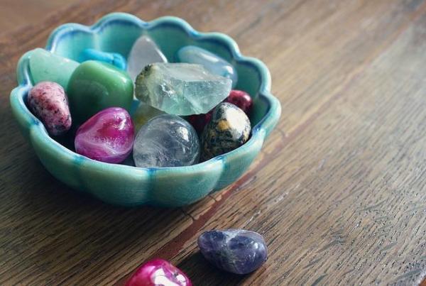 What Is the Difference Between Minerals, Rocks, and Crystals? - What are minerals?