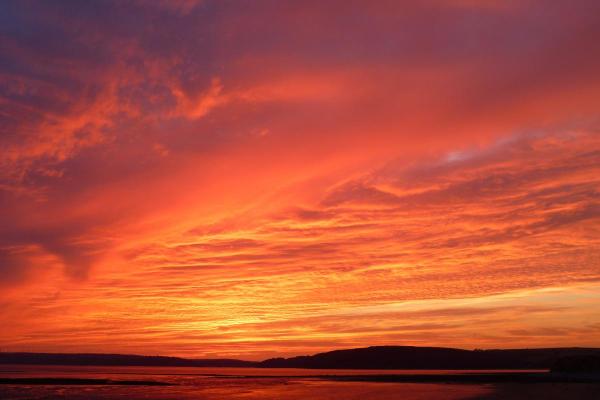 What Causes a Red Sunset or Sunrise? - What causes a red sunset or sunrise?