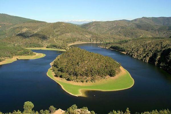 What Is a Meander - Characteristics, Formation and Types - What is a meander and what are its defining characteristics?