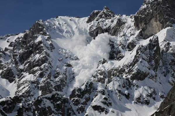 Types of Avalanches - Causes and Effects - What to do in case of an avalanche